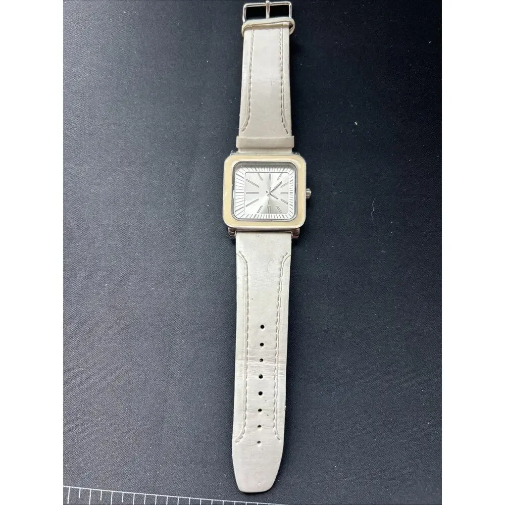 Silver Case And Dial Beige Bezel Quartz Watch